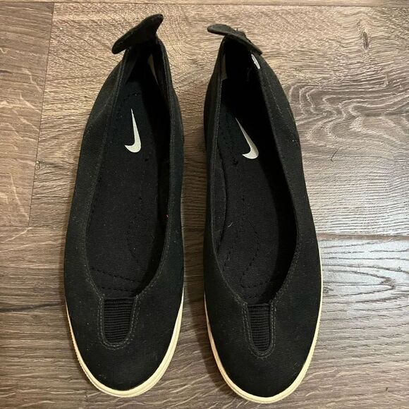 Nike Shoes - Nike Women Flats size 5.5